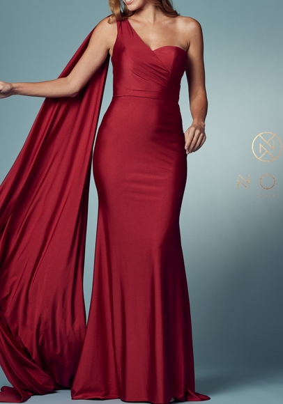 Formal dress - Picture 3 of 5